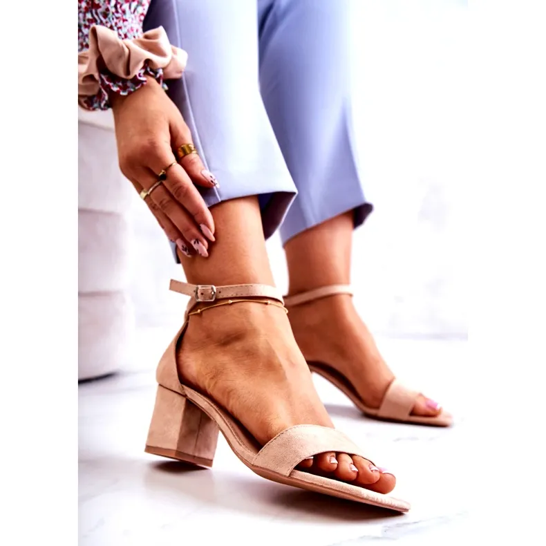 Vinceza Fashionable Suede Sandals On A Bar Beige Rovena